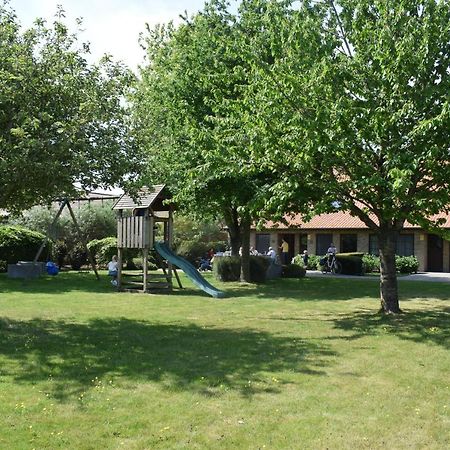 De Meiboom Vakantiehoeve Tot 21 Pers Langemark Esterno foto