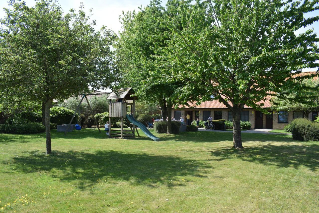 De Meiboom Vakantiehoeve Tot 21 Pers Langemark Esterno foto