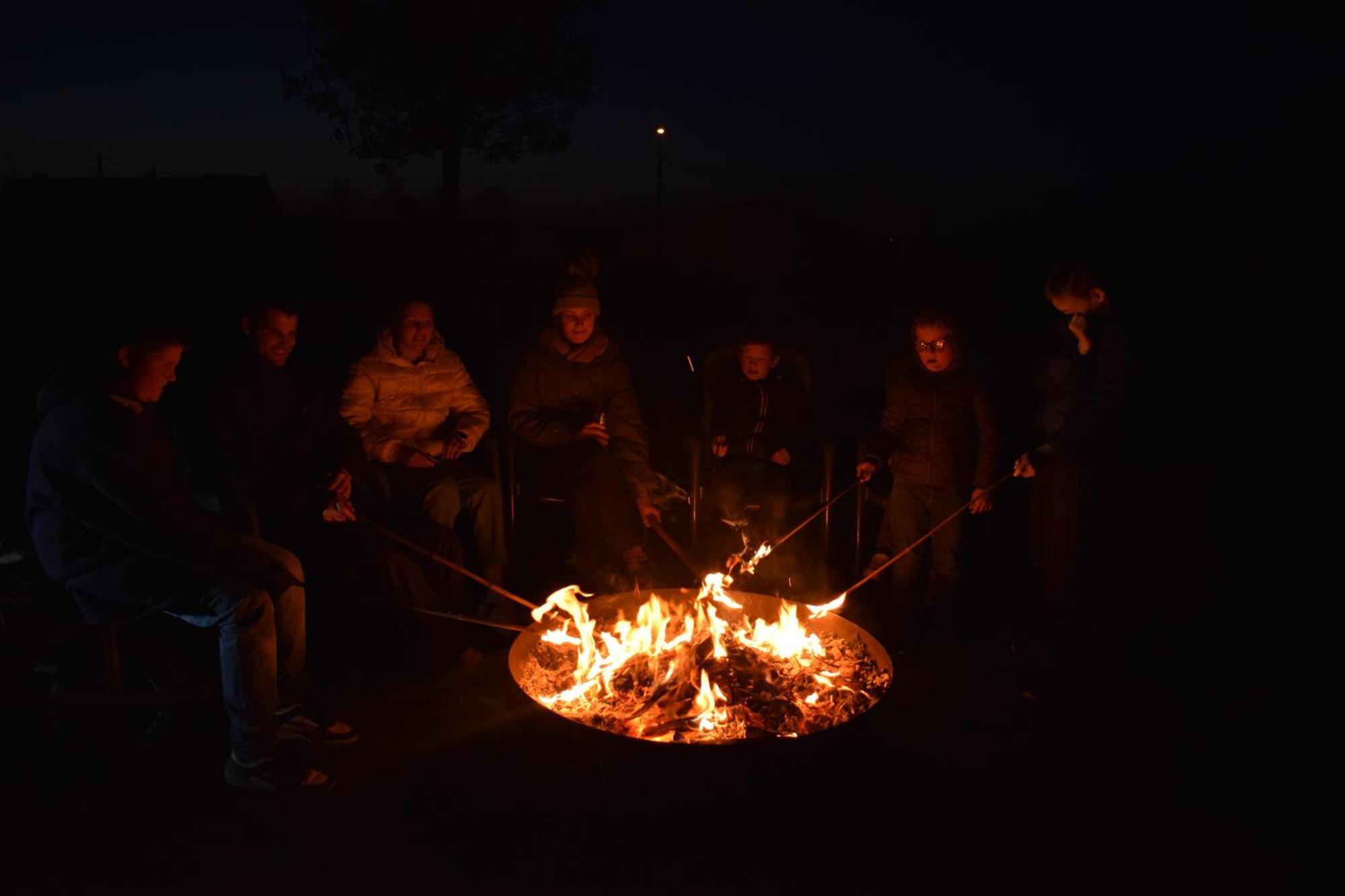 De Meiboom Vakantiehoeve Tot 21 Pers Langemark Esterno foto